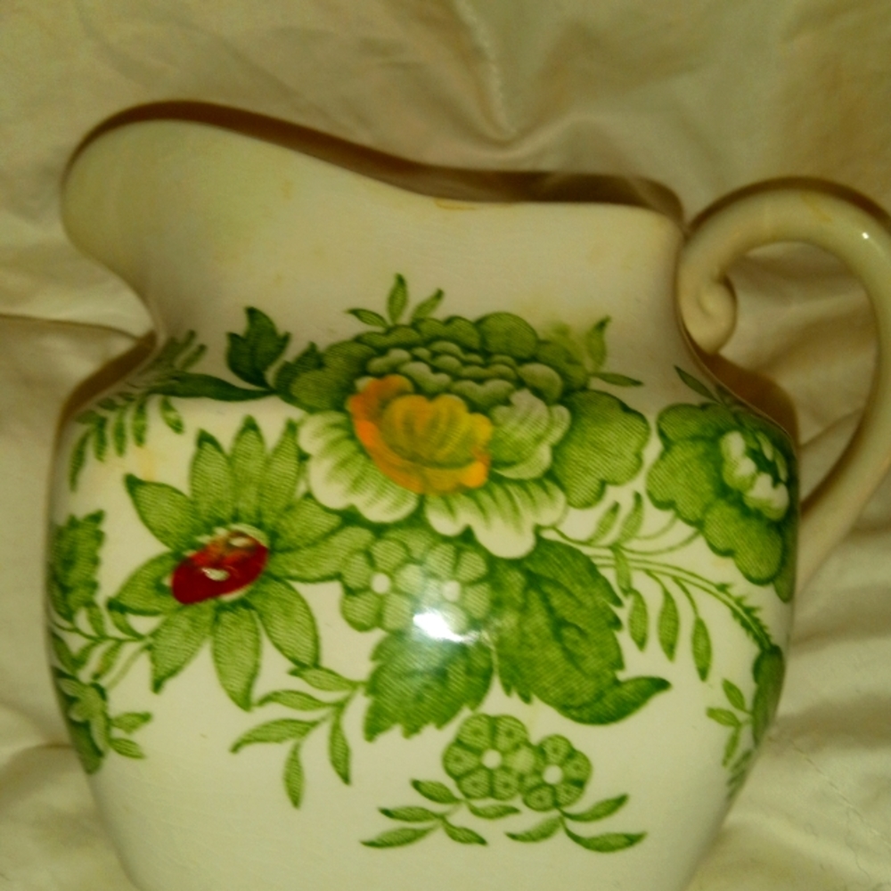 Enoch Wedgewood Cream and Sugar Bowel set vintage Kent pattern.  Excellent cond.